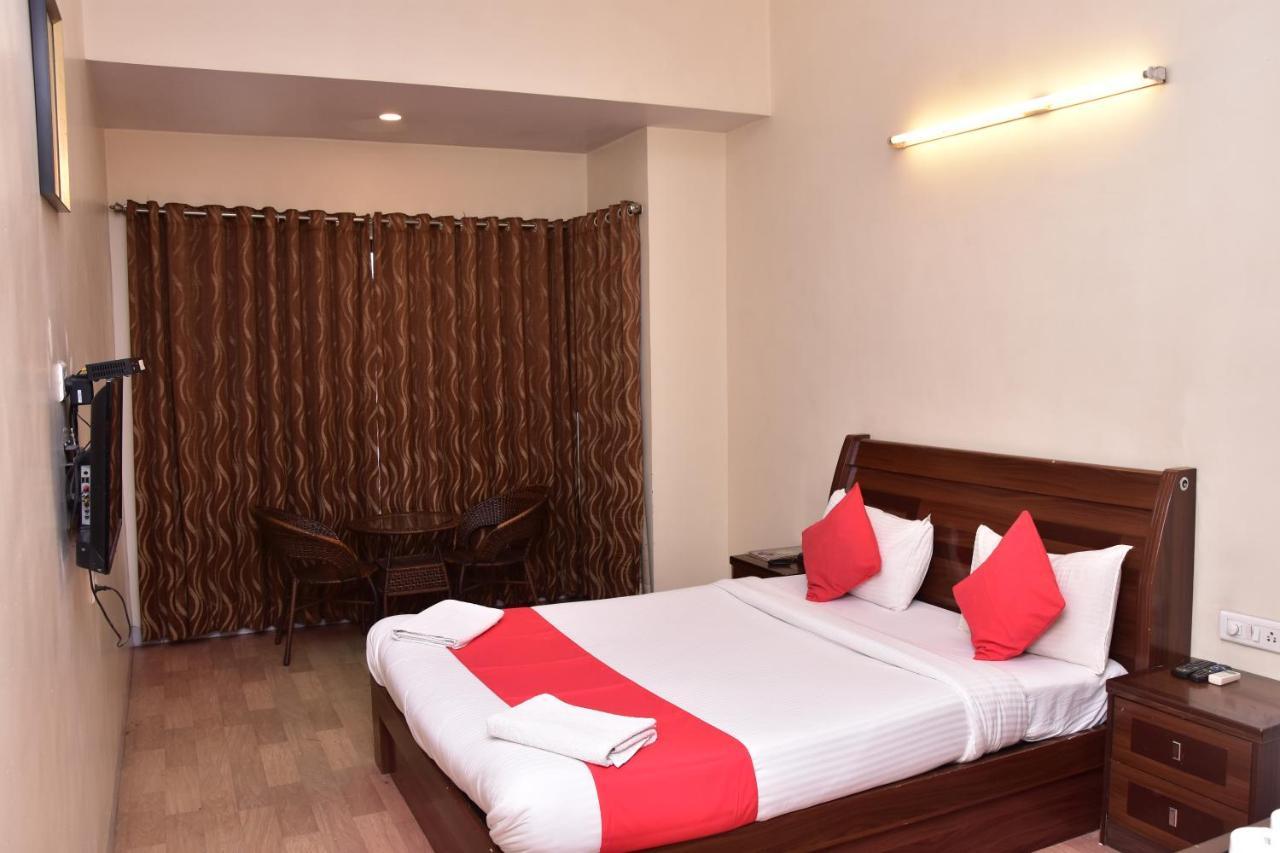 Popular Hotel Pune Exterior photo