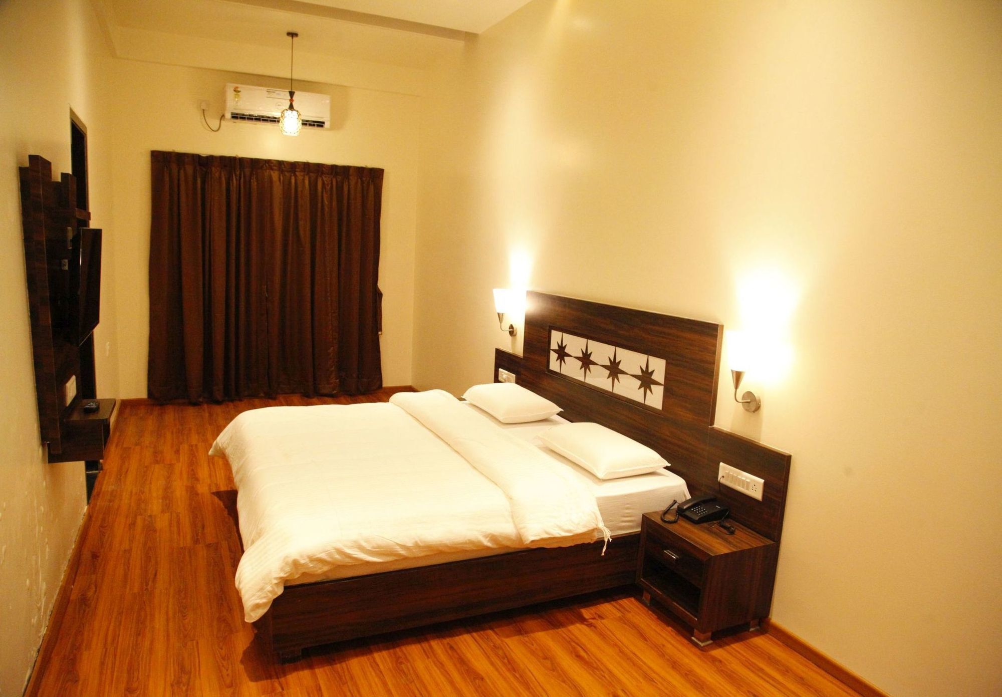 Popular Hotel Pune Exterior photo
