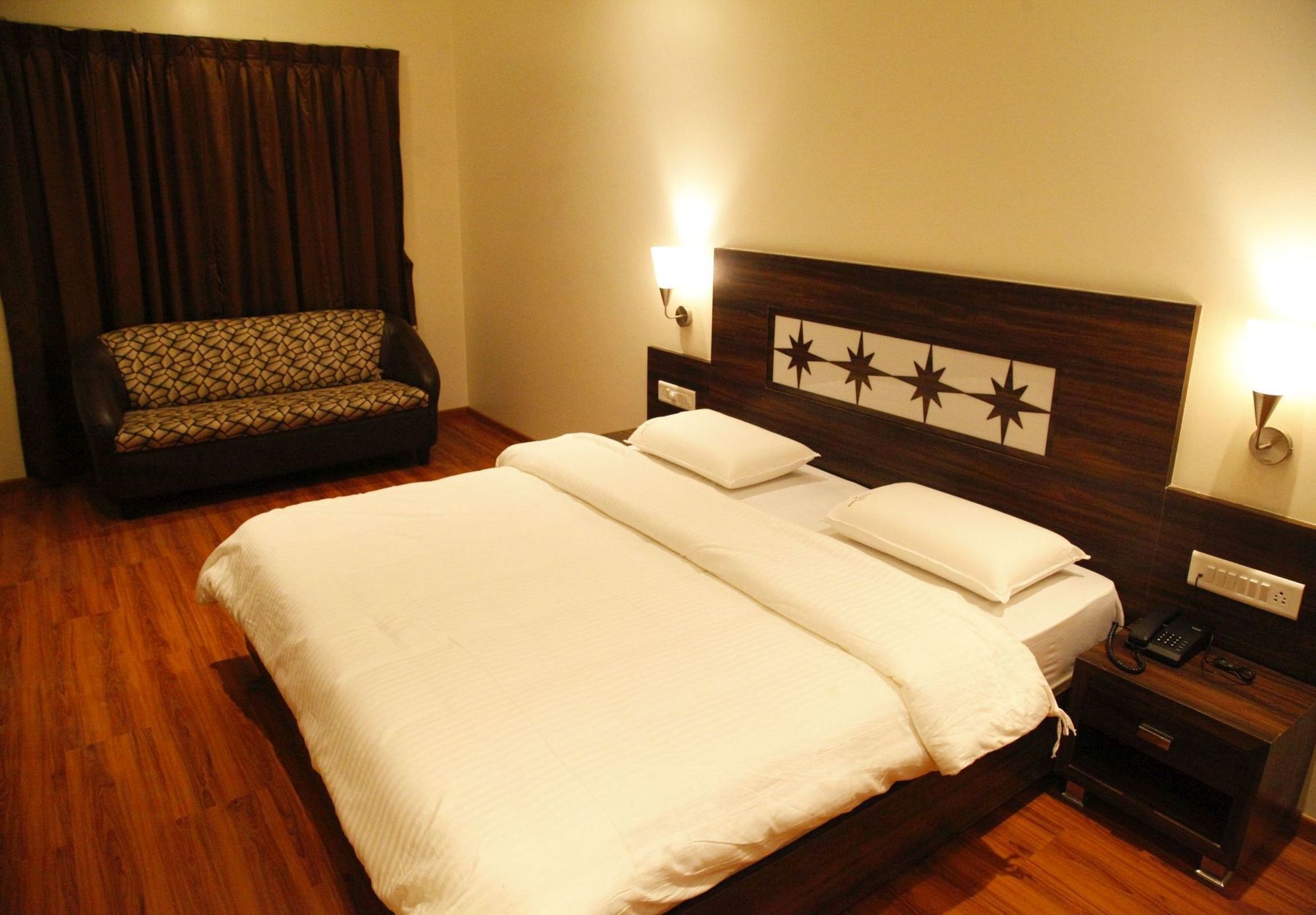 Popular Hotel Pune Exterior photo