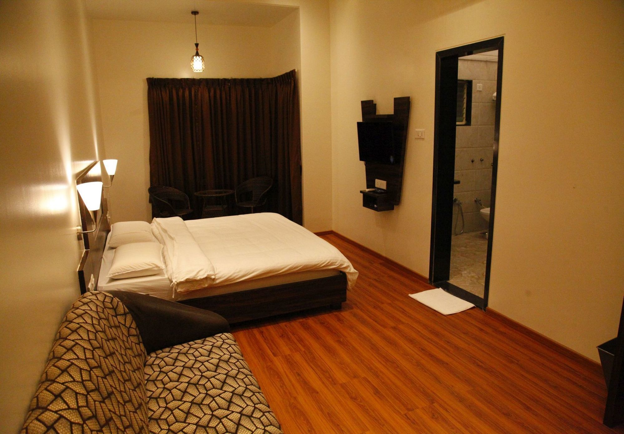 Popular Hotel Pune Exterior photo