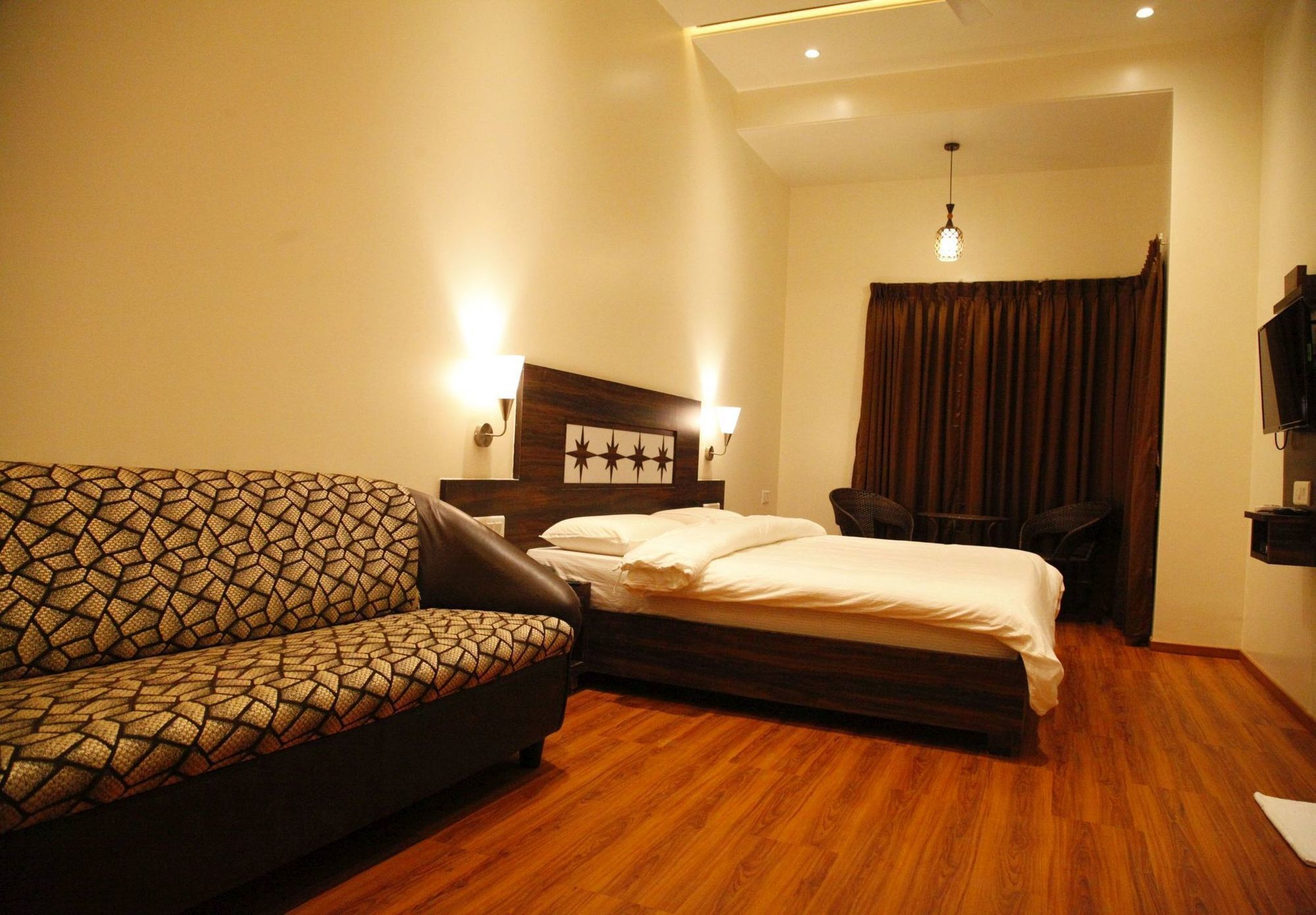 Popular Hotel Pune Exterior photo